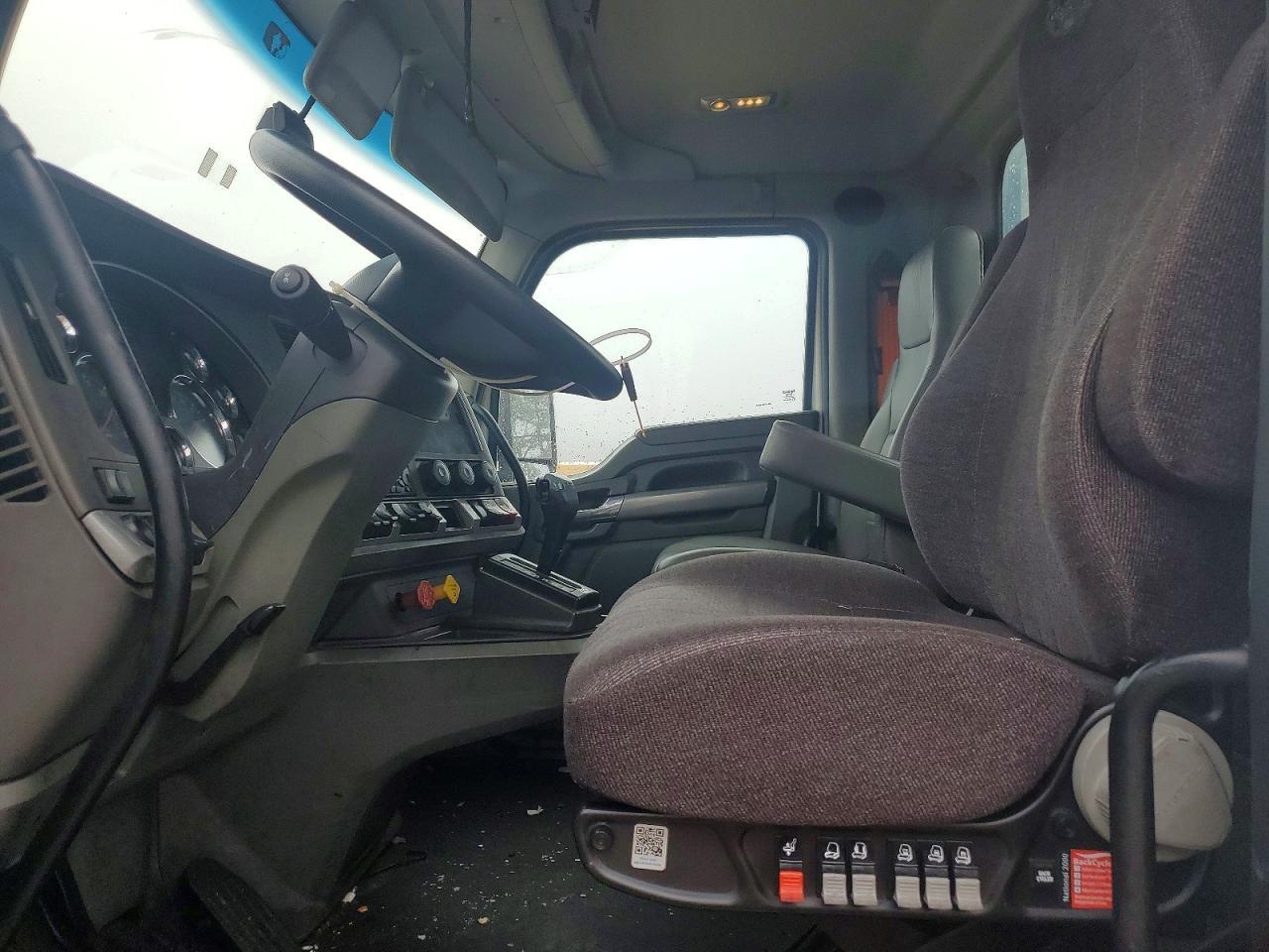 2014 Kenworth T680 Semi Truck