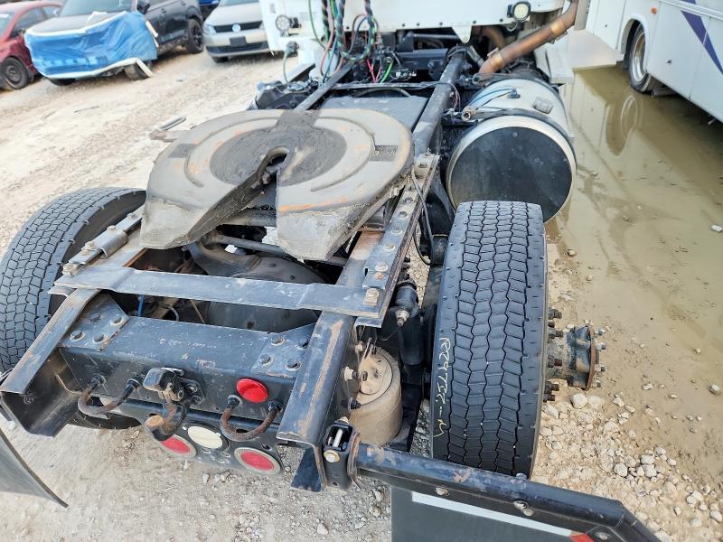 2015 Freightliner Business Class M2 Semi Truck