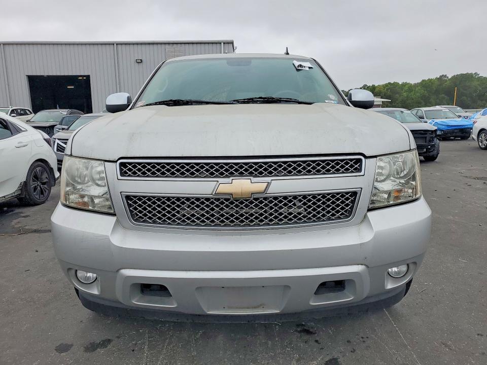 2011 Chevrolet Suburban C1500 ltz