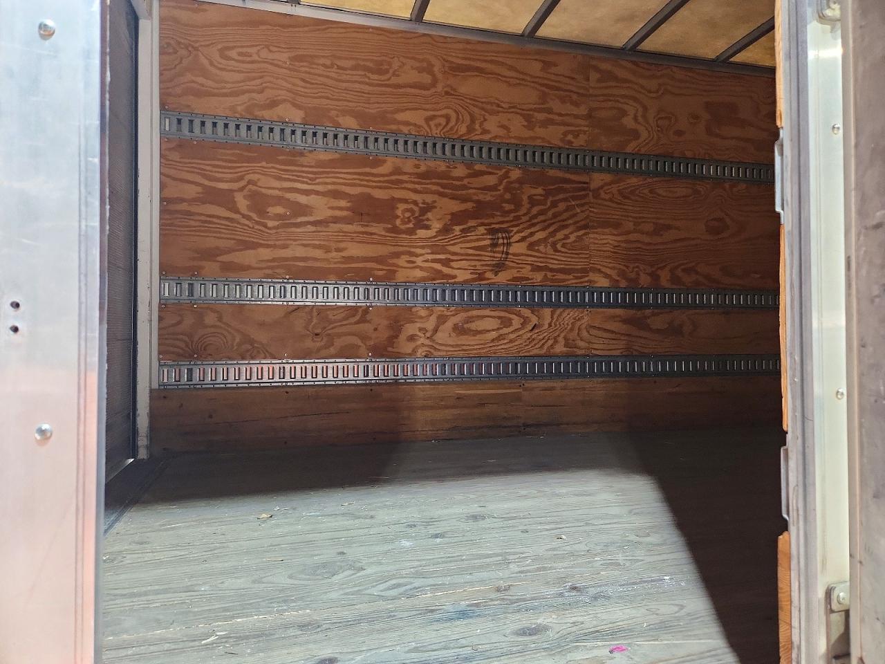 2017 Chev Express 4500 W/14' BOX