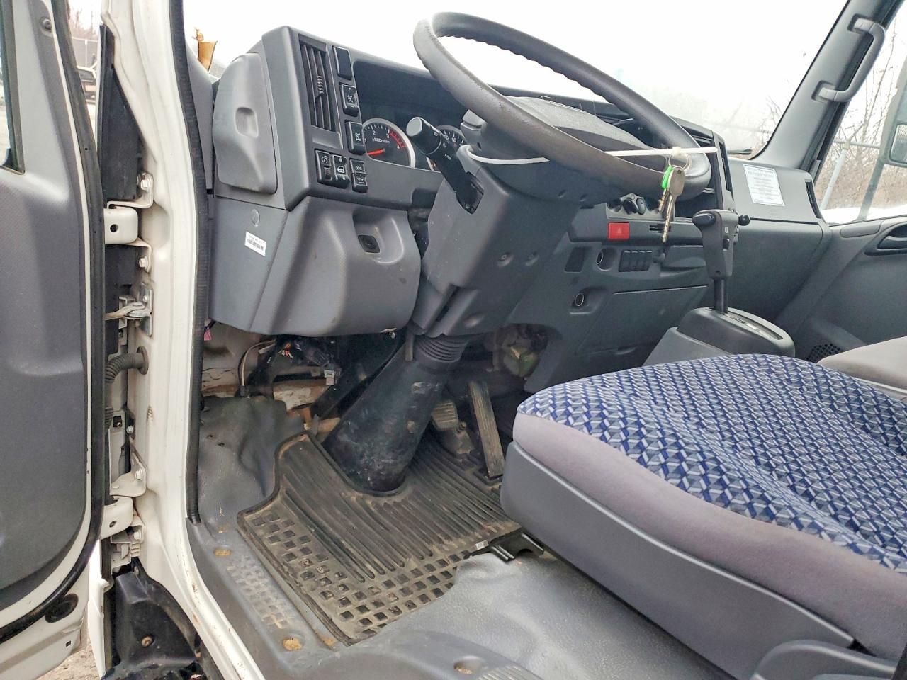 2017 Isuzu NRR Flatbed Truck