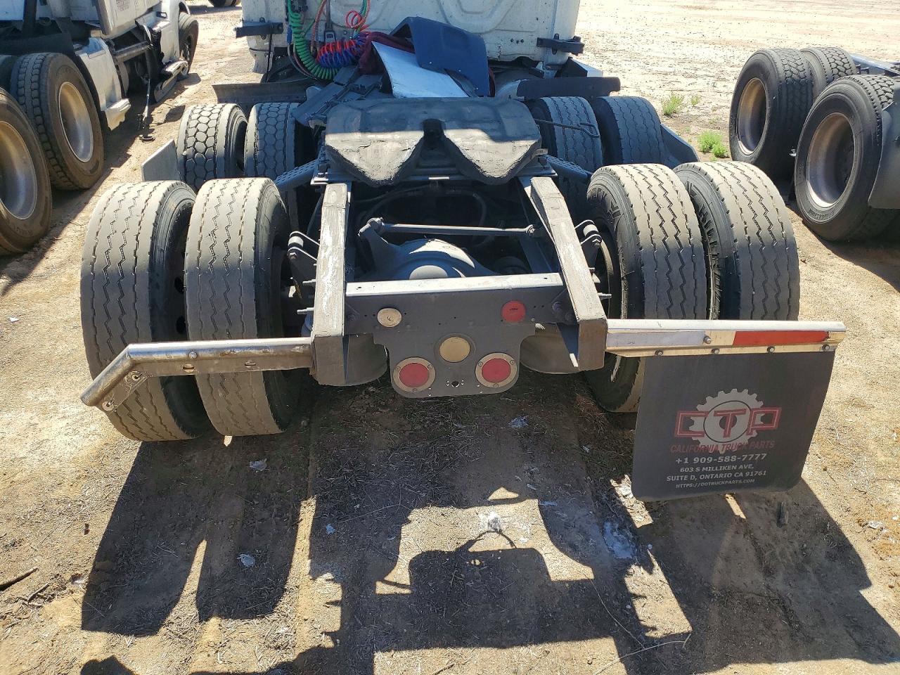 2016 Freightliner Cascadia 125 Semi Truck