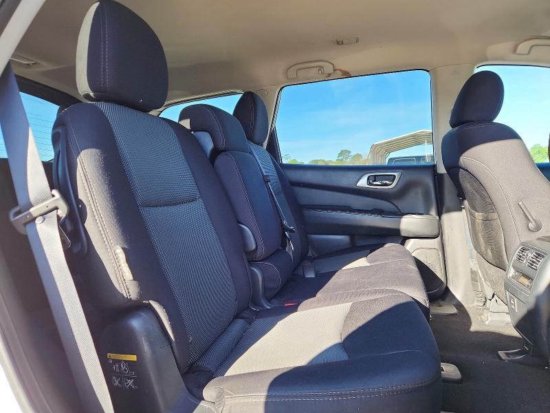2018 Nissan Pathfinder s
