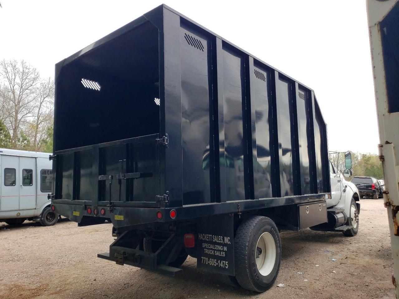 2004 Ford F750 Super Duty Chipper Truck
