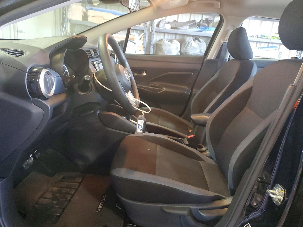 2025 Nissan Versa sv