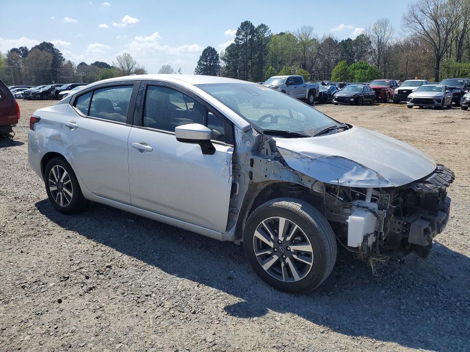 2025 Nissan Versa sv