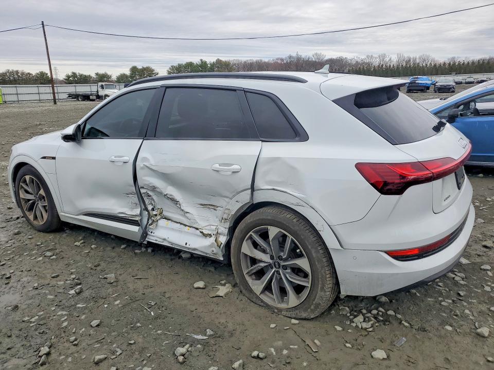 2021 Audi E-tron Premium Plus