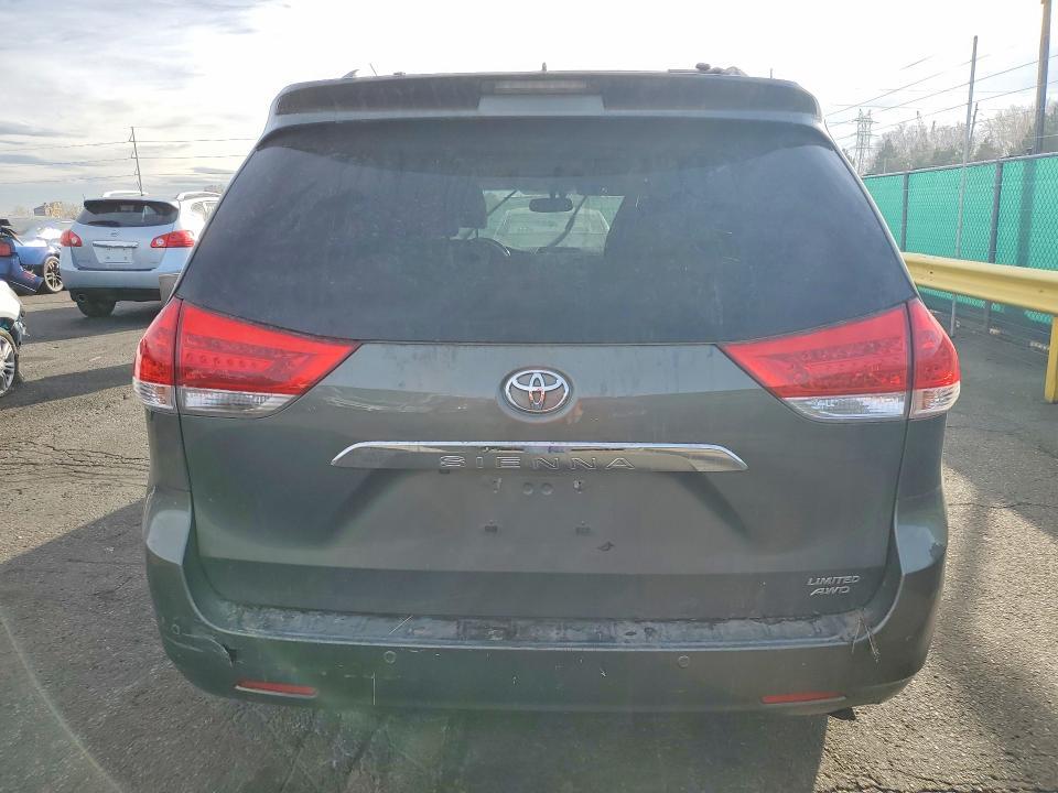 2014 Toyota Sienna Limited 7-passenger