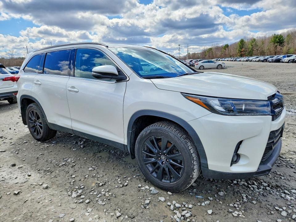 2019 Toyota Highlander se
