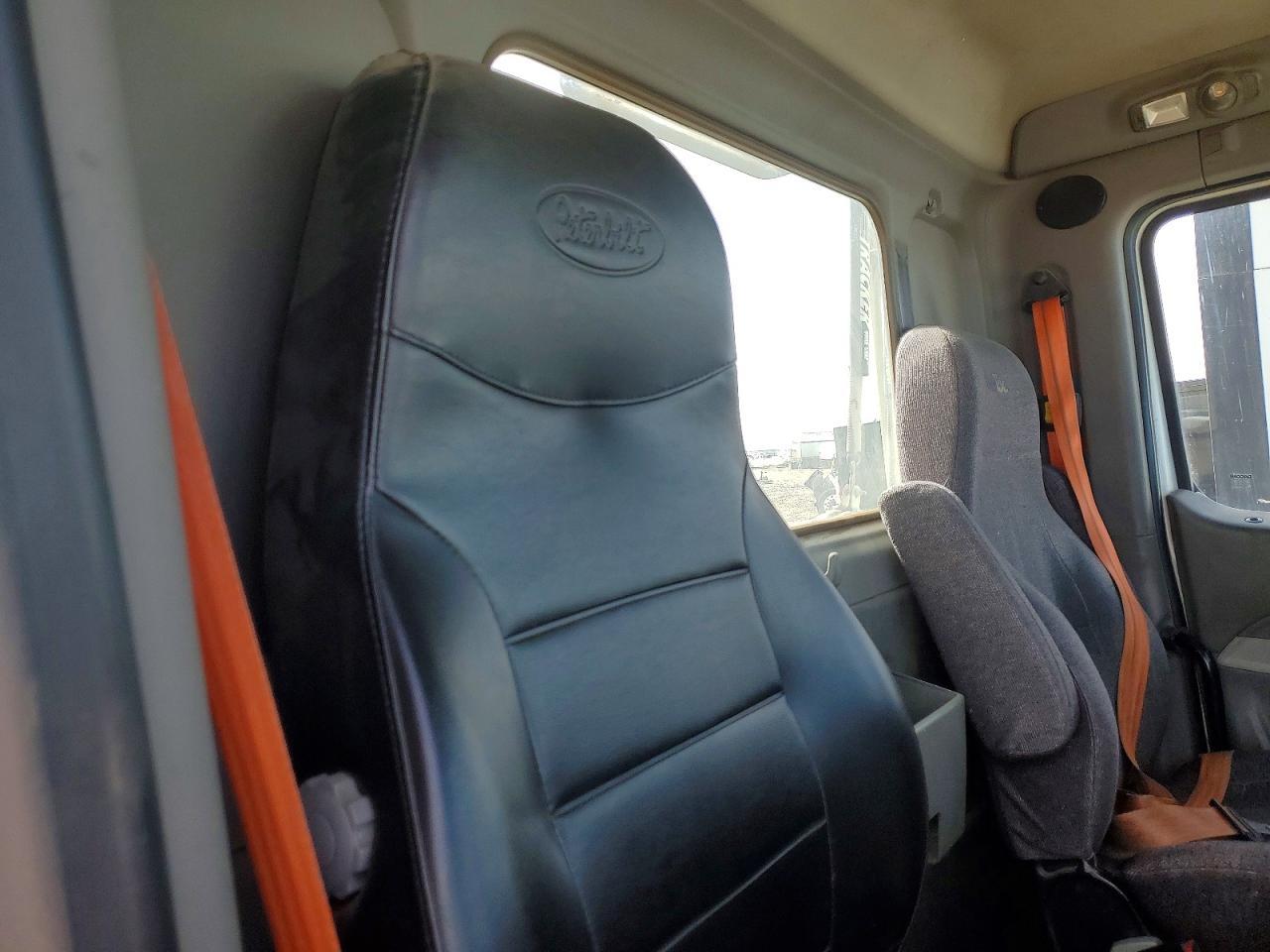 2019 Peterbilt 579 Semi Truck