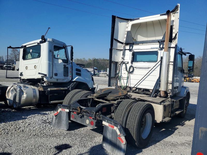 2017 Volvo VNL Semi Truck
