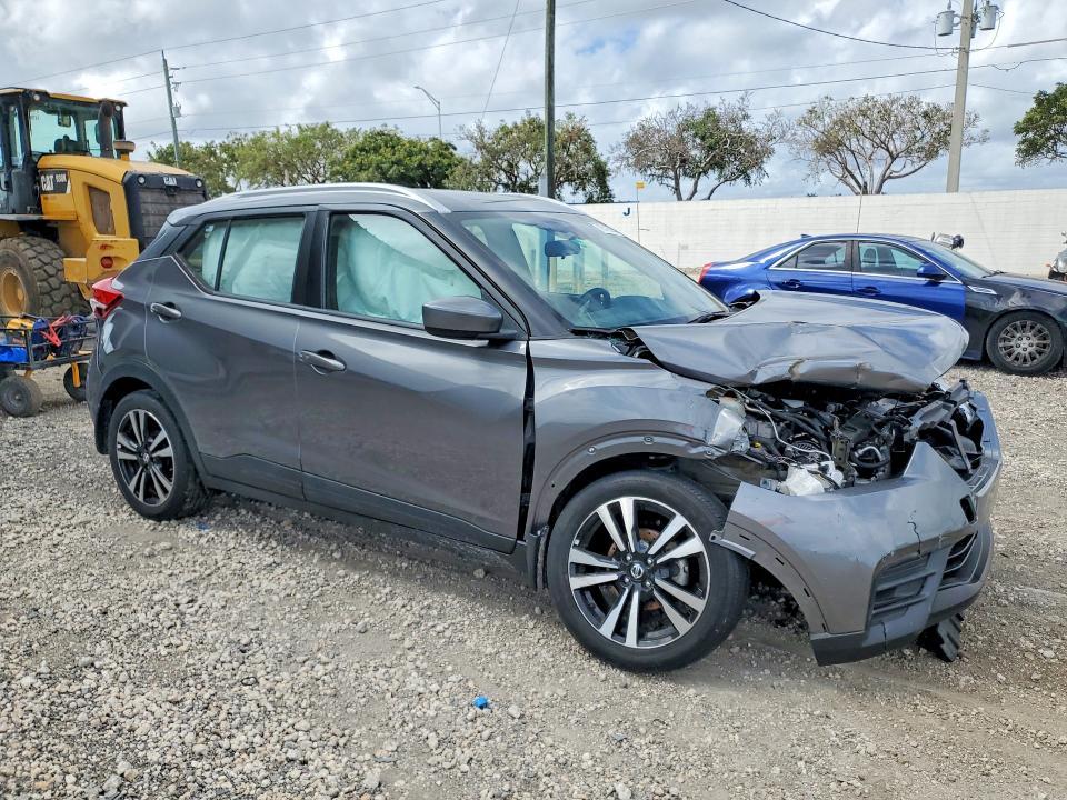 2020 Nissan Kicks sv