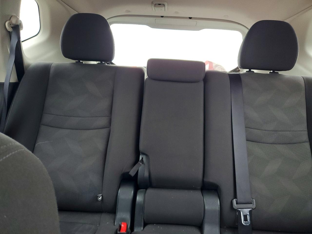 2016 Nissan Rogue sv