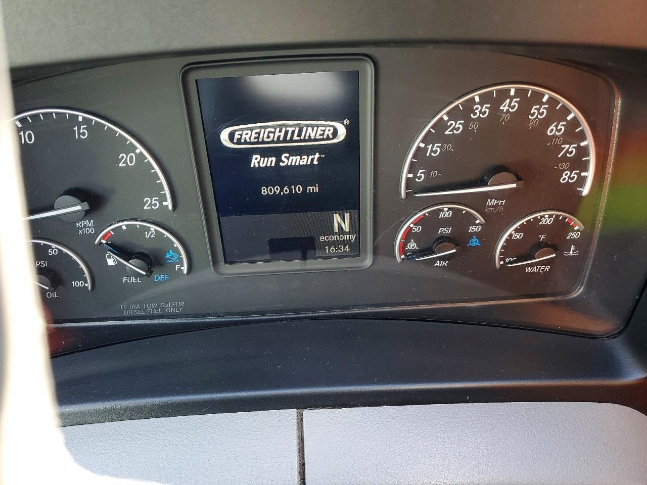 2019 Freightliner Cascadia 126 Semi Truck