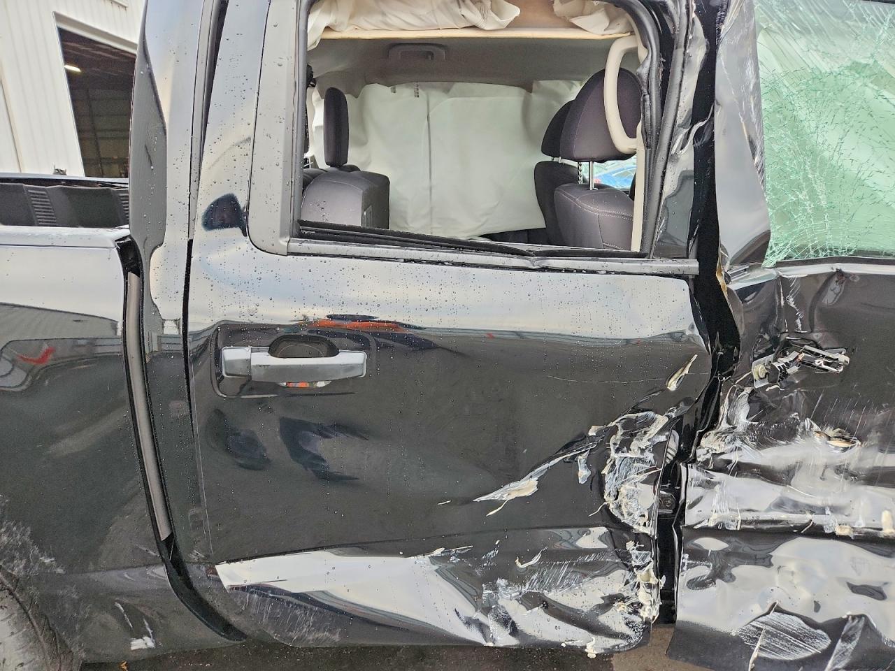 2023 Nissan Titan SV