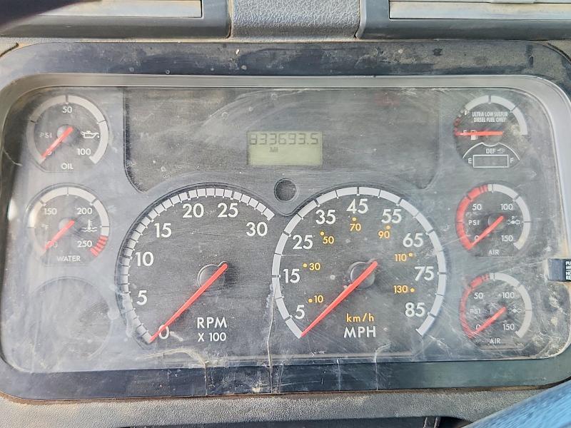 2014 Freightliner Cascadia Semi Truck