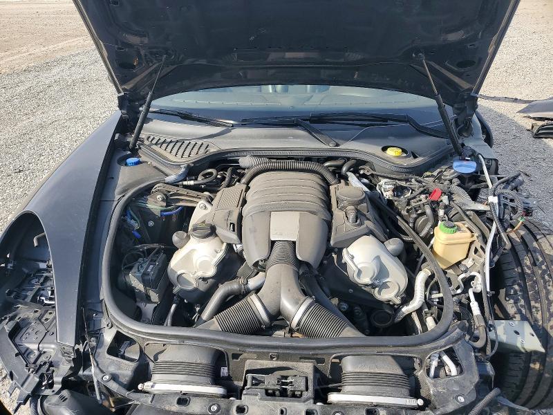 2016 Porsche Panamera 2