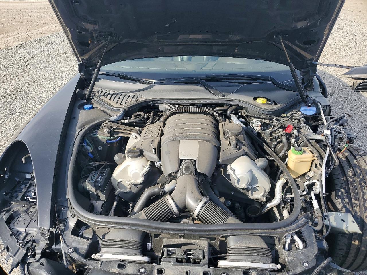 2016 Porsche Panamera 2