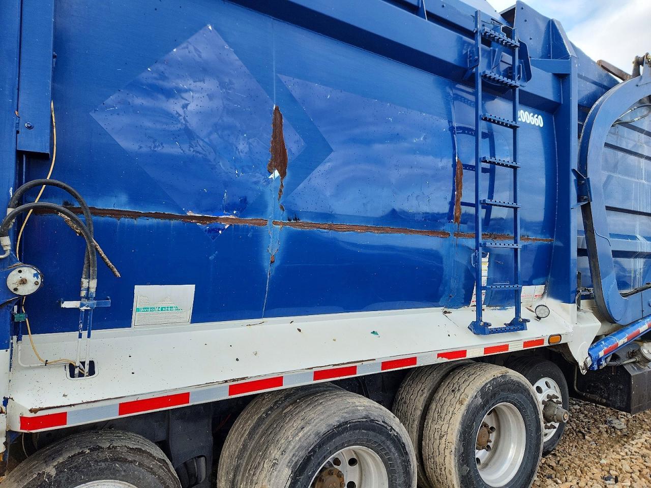 2013 Mack MRU633 Refuse Truck
