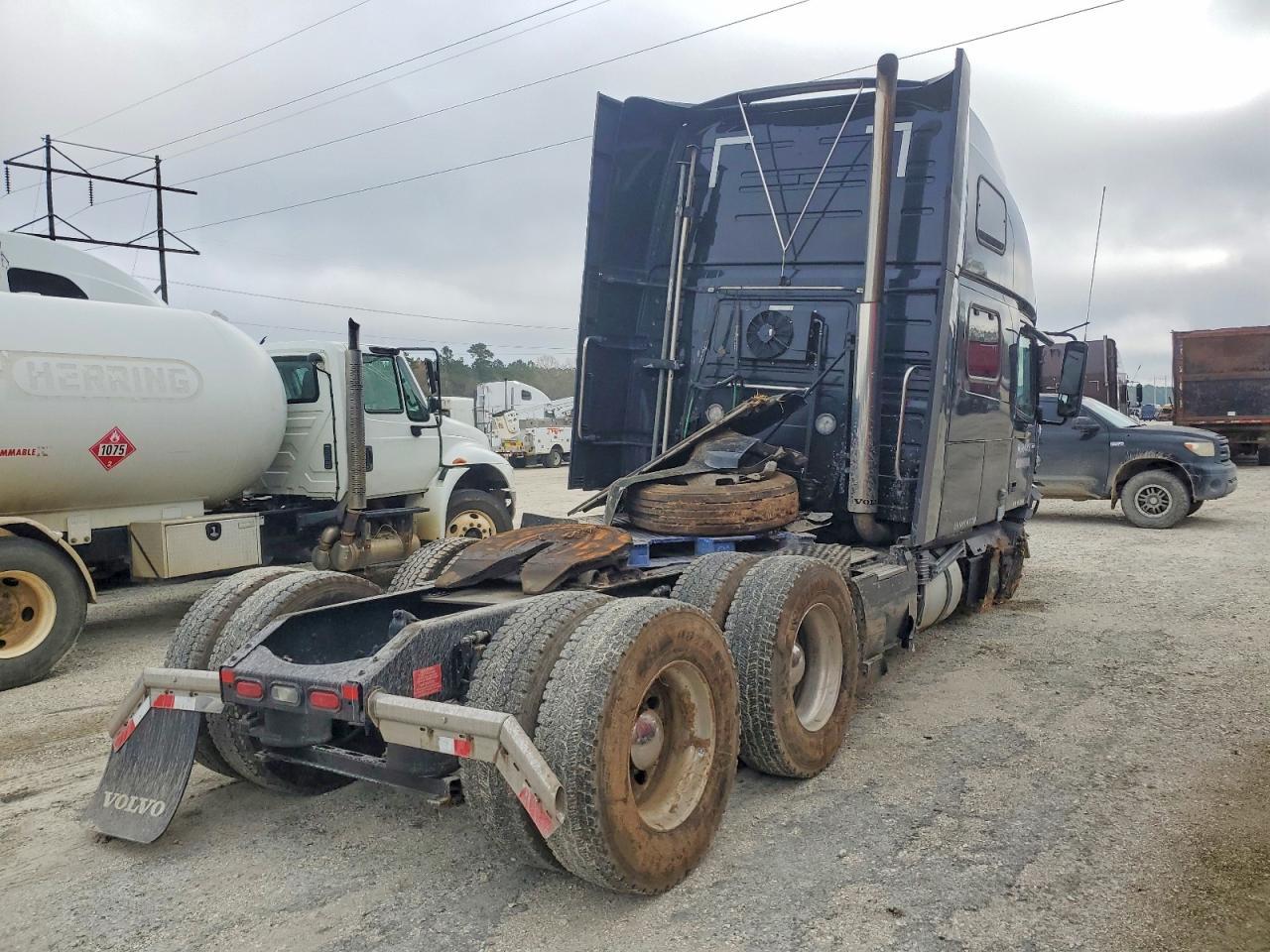 2021 Volv O VNL Semi Truck