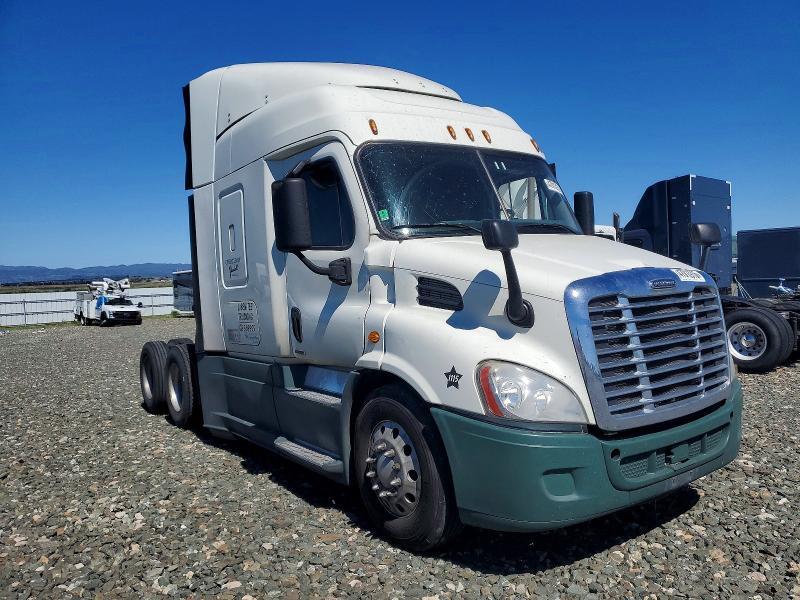 2016 Freigliner 2016 Freightliner Cascadia 113 Semi Truck