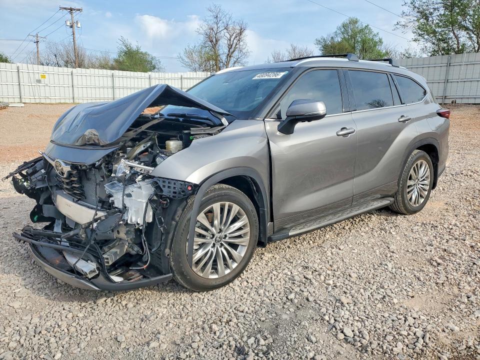 2025 Toyota Highlander Platinum