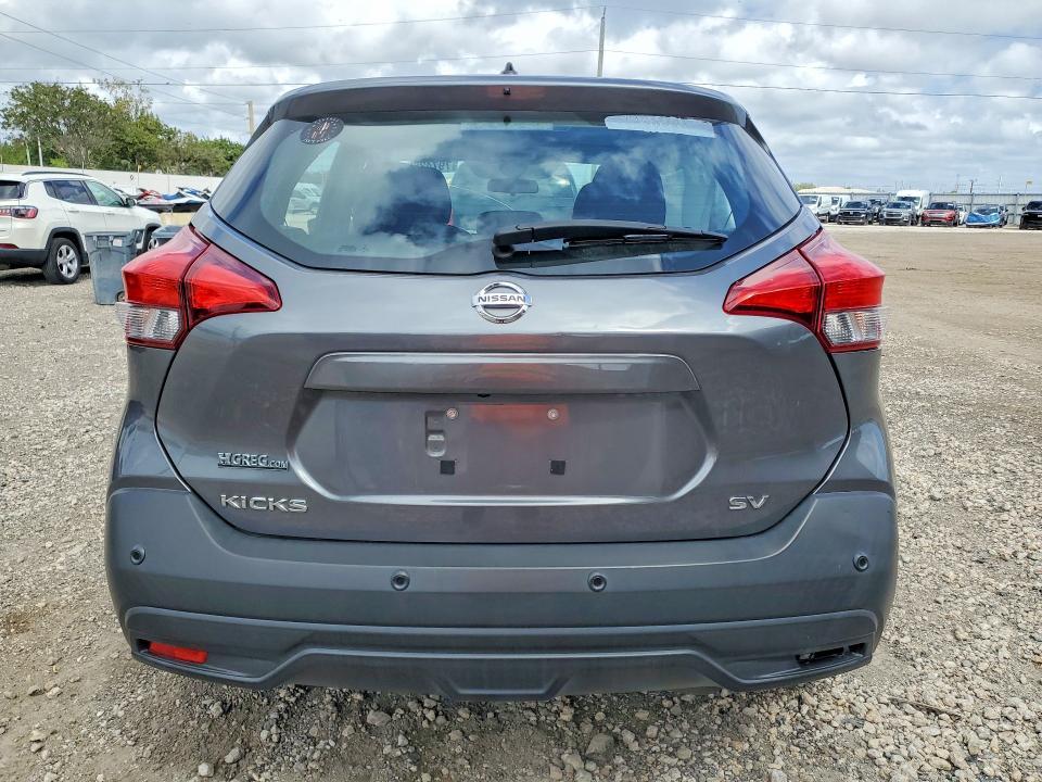 2020 Nissan Kicks sv