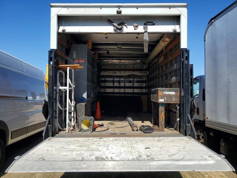 2012 Isuzu Npr hd box Truck