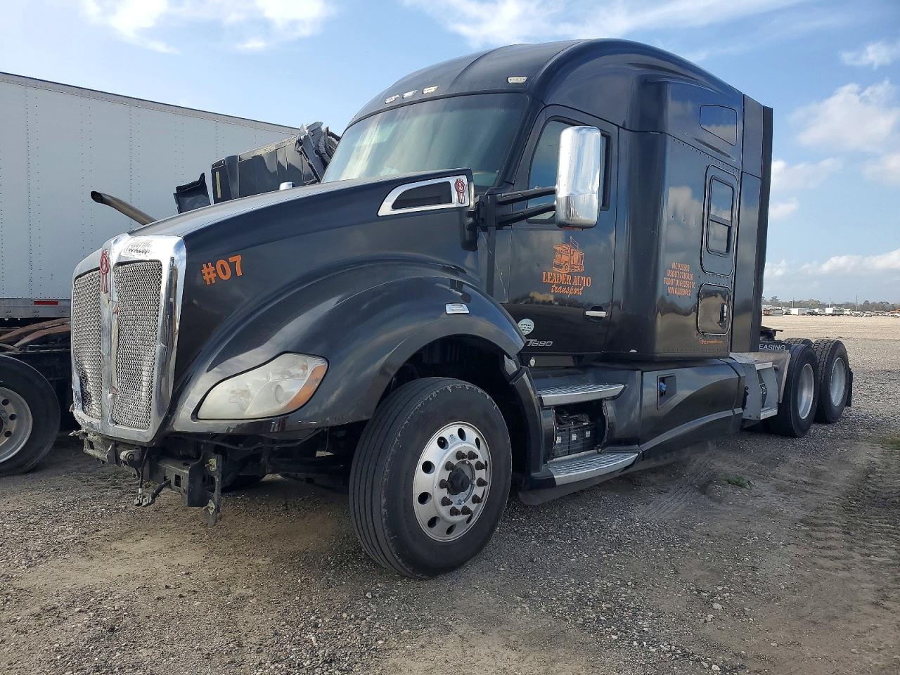 2016 Kenworth Construction T680