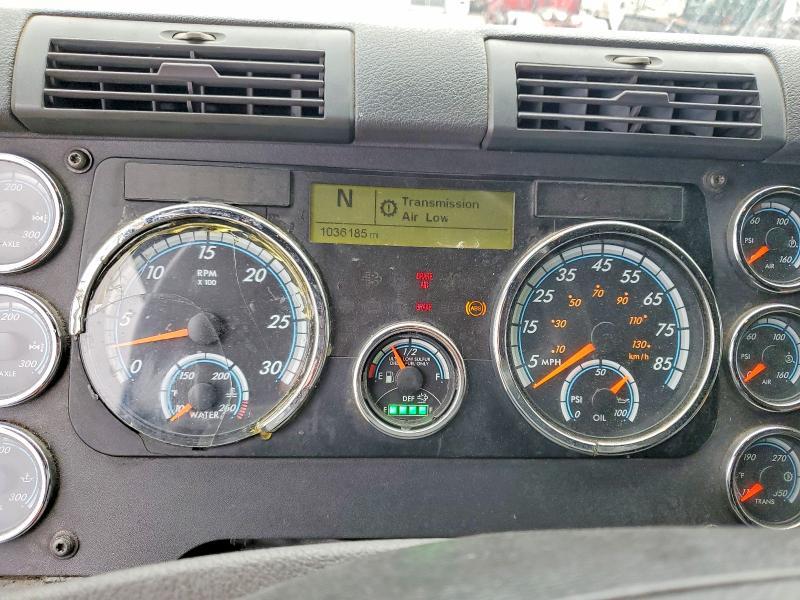 2014 Freightliner Cascadia Semi Truck