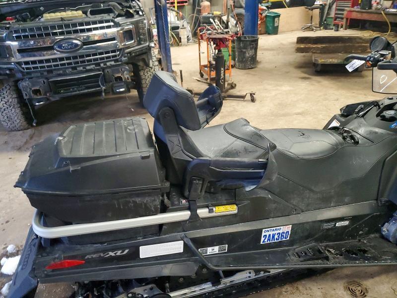2016 Skidoo Snowmobile