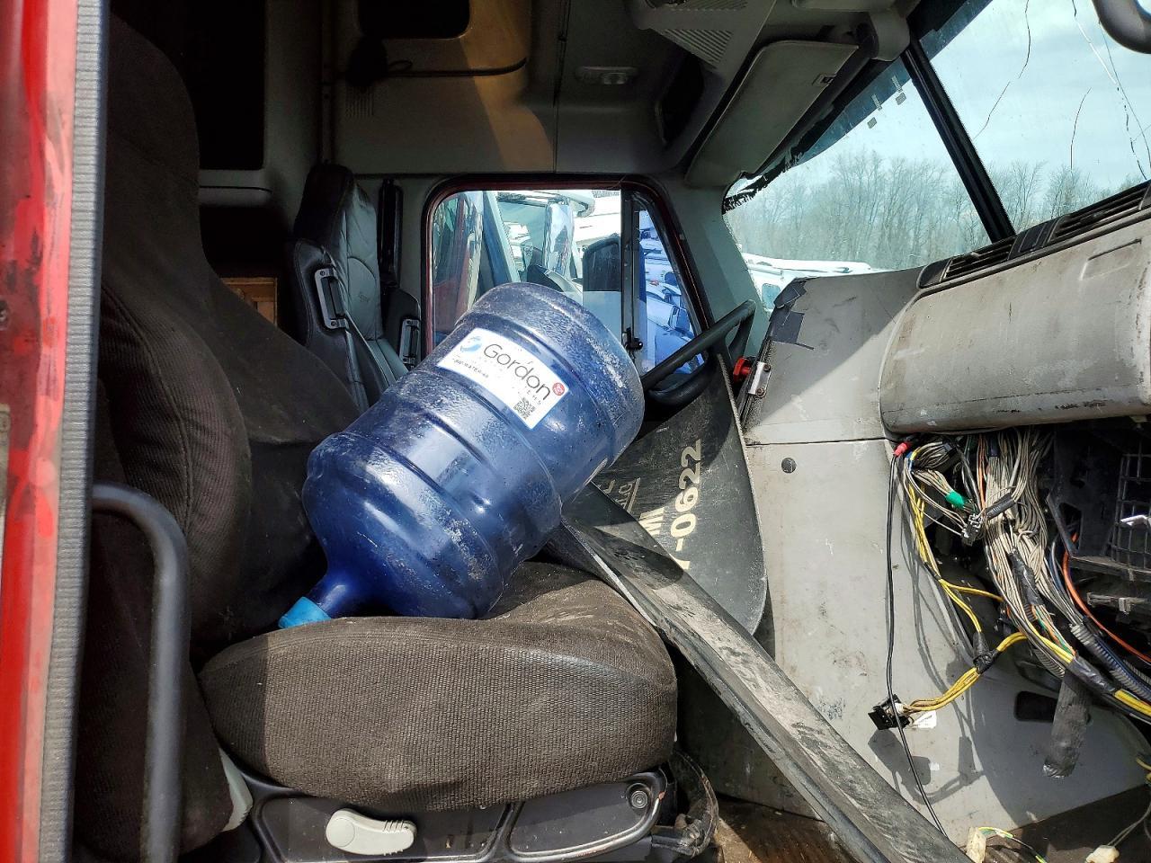 2007 Freightliner Conventional ST120