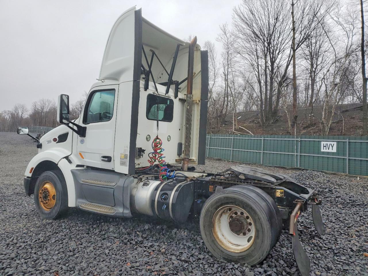 2016 Peterbilt 579 Semi Truck