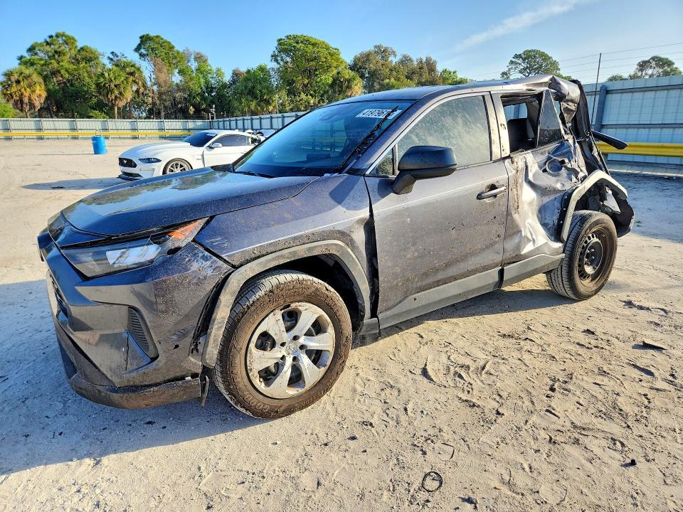 2022 Toyota Rav4 le