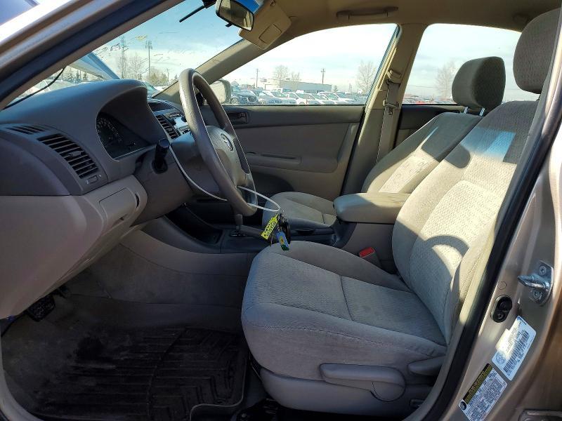 2004 Toyota Camry le 4DR