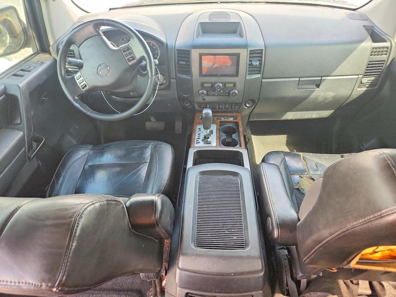 2010 Nissan Titan SE