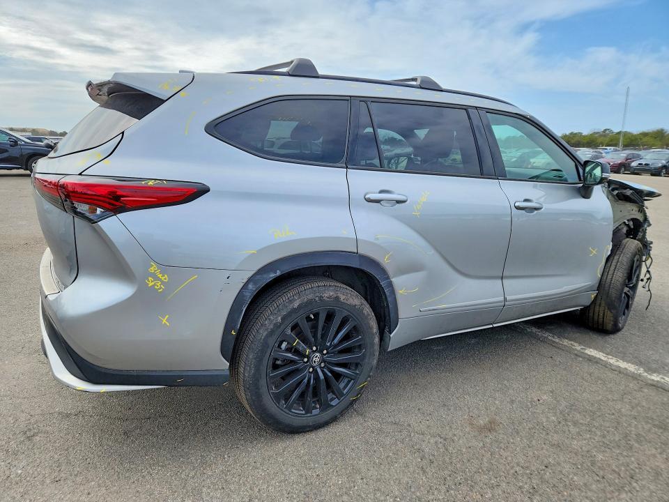 2023 Toyota Highlander xse