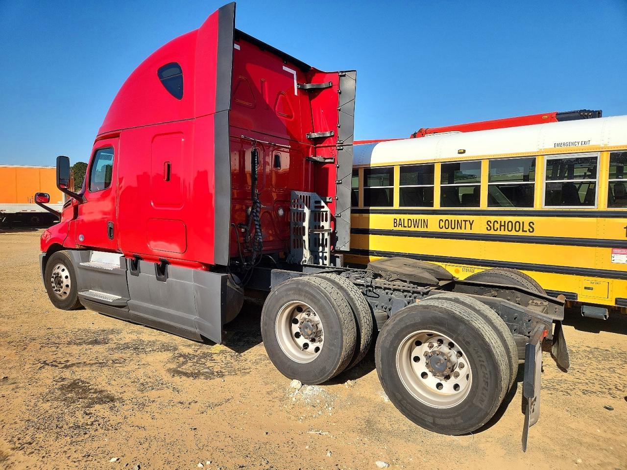 2020 Freightliner Cascadia 126 Semi Truck