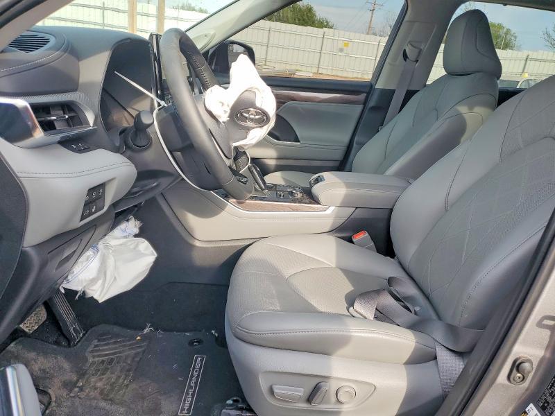 2025 Toyota Highlander Platinum