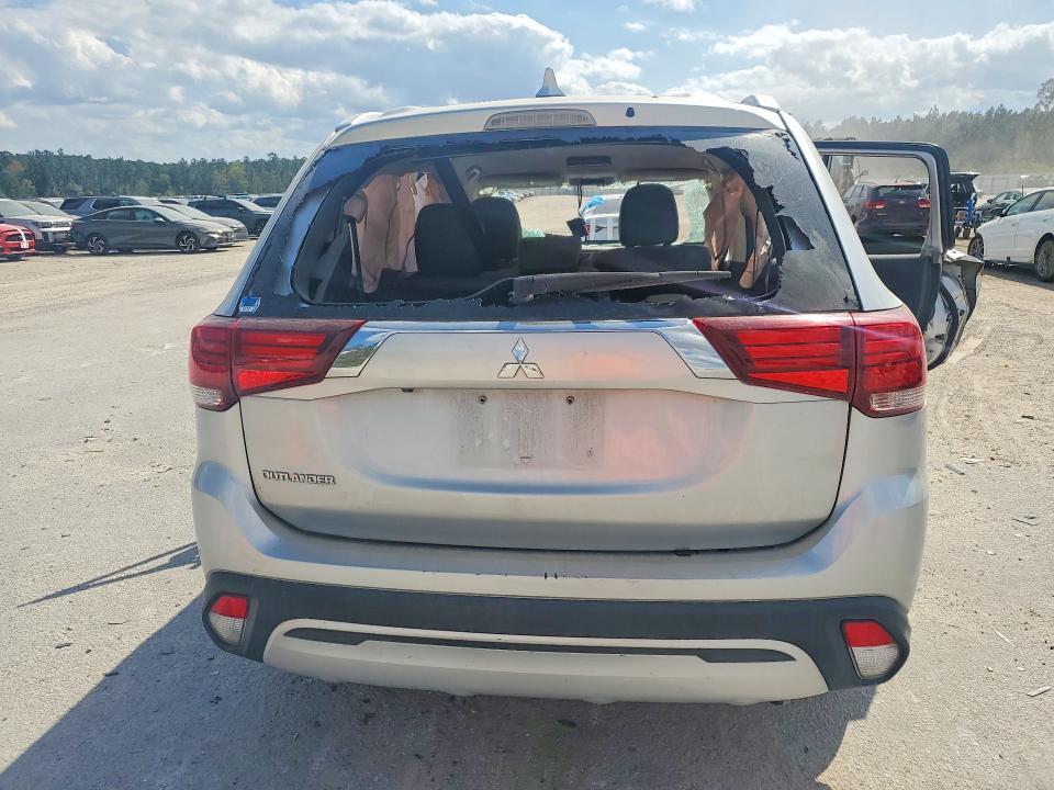 2020 Mitsubishi Outlander se