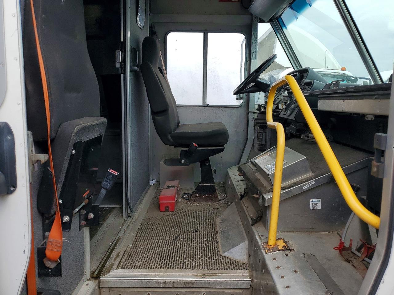 2014 Freightliner MT55G Chassis Delivery Truck