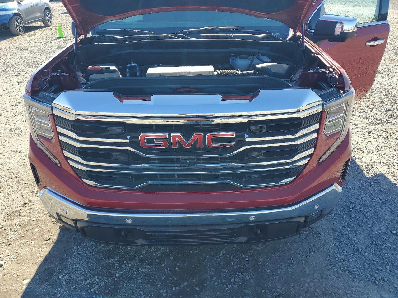2025 GMC Sierra K1500 SLT