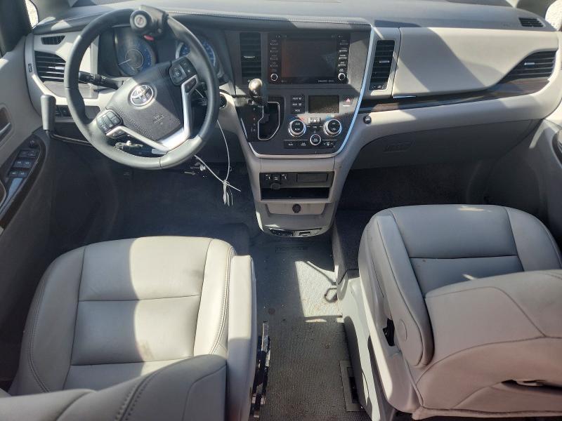 2020 Toyota Sienna xle 8-passenger