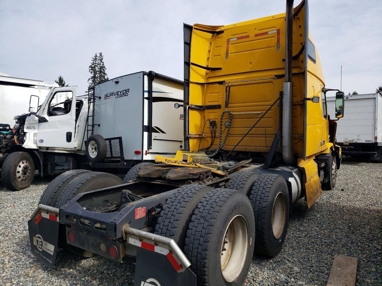 2011 Volvo VNL Semi Truck