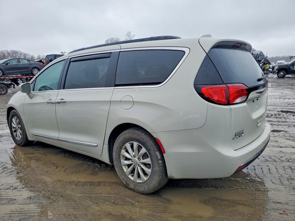 2017 Chrysler Pacifica Touring l