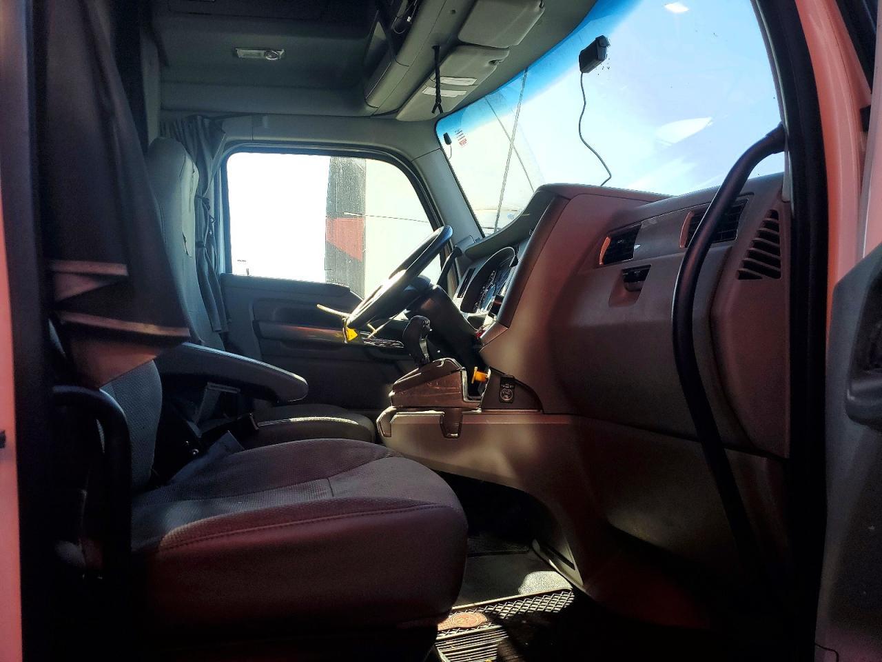 2018 Kenworth T680 Semi Truck