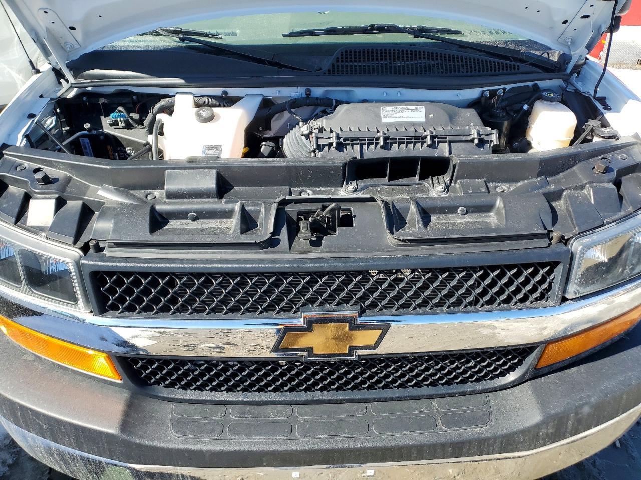 2025 Chev Express G4500