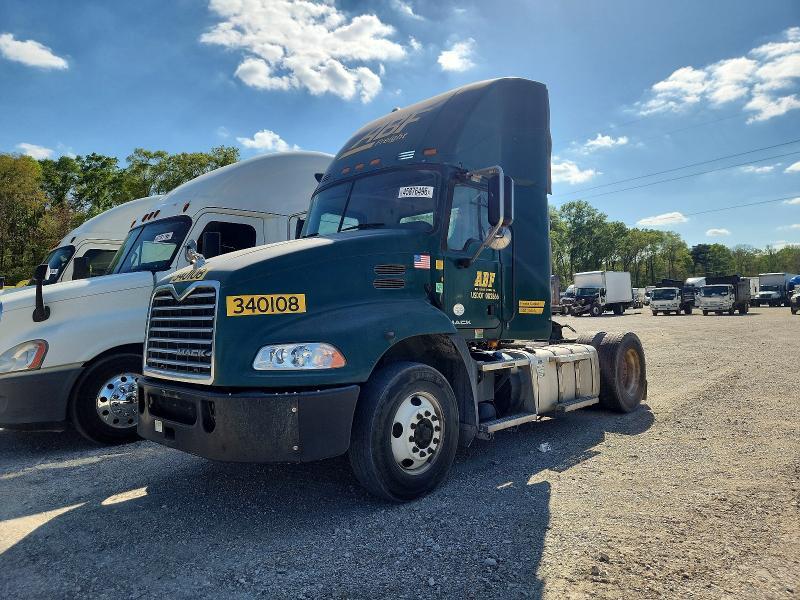 2015 Mack CXU612 Semi Truck