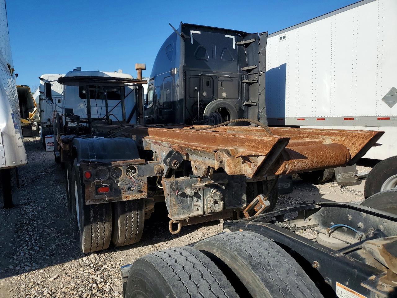 2011 Mack GU713 ROLL-OFF Container Truck
