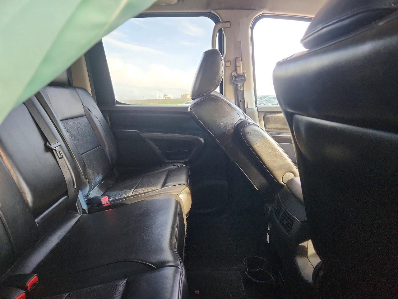 2015 Nissan Titan SL
